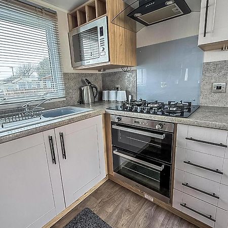 Beautiful Caravan For Hire With A Partial Sea View In Suffolk Ref 32042Az ローストフト エクステリア 写真