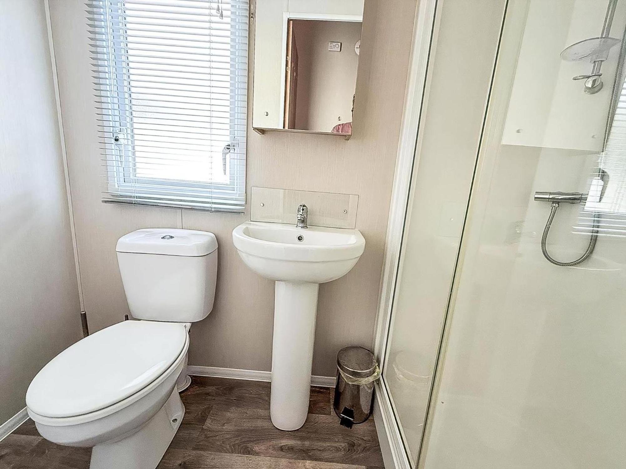 Beautiful Caravan For Hire With A Partial Sea View In Suffolk Ref 32042Az ローストフト エクステリア 写真