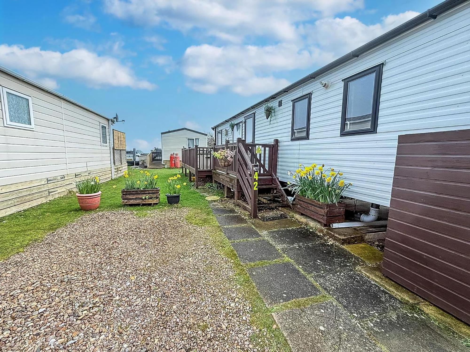 Beautiful Caravan For Hire With A Partial Sea View In Suffolk Ref 32042Az ローストフト エクステリア 写真