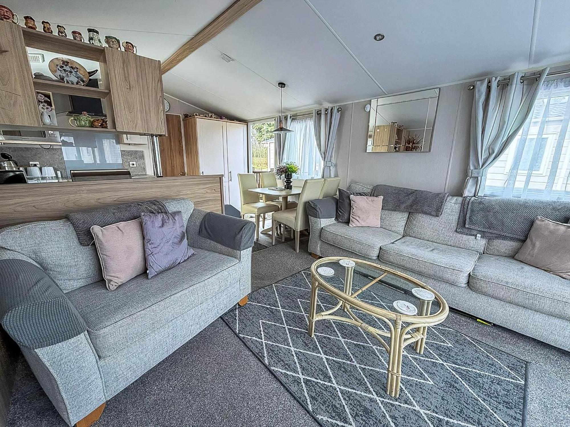 Beautiful Caravan For Hire With A Partial Sea View In Suffolk Ref 32042Az ローストフト エクステリア 写真